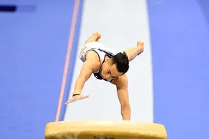 Lê Thanh Tùng trượt tấm HCV nhảy chống một cách đáng tiếc. Ảnh: KHƯƠNG DUY