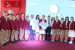 Ông Châu Vĩnh Huy (giữa) được bầu làm Chủ tịch Liên đoàn Thể dục nhiệm kỳ 2020-2025.