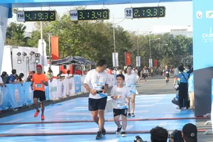 Chạy bộ đang ngày càng phổ biến trong cộng đồng ở TPHCM. Ảnh: NGUYỄN ANH