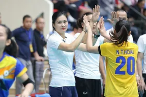 Kim Huệ có trận ra mắt trên cương vị HLV trưởng đội NHCT.