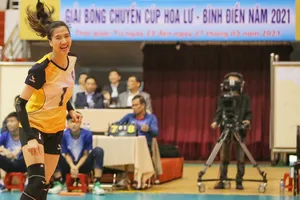 Nữ chủ công Đoàn Thị Xuân khiến đồng nghiệp nể phục vì nghị lực vươn lên phi thường. Ảnh: DŨNG PHƯƠNG