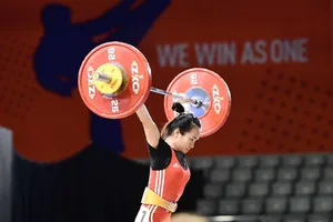 Nữ lực sĩ Vương Thị Huyền sẽ cùng các đồng đội sang Uzbekistan tranh vé Olympic.