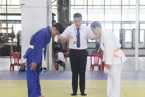Các võ sĩ thi đấu tại Cúp các CLB Judo người khiếm thị toàn quốc năm 2021. Ảnh: NGUYỄN ANH