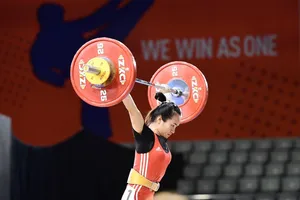 Vương Thị Huyền và cử tạ Việt Nam hồi hộp chờ phán quyết từ IWF. Ảnh: DŨNG PHƯƠNG