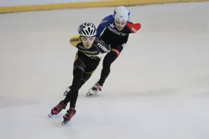 Các VĐV thi đấu ở ngày đầu tiên. Ảnh: NGUYỄN ANH