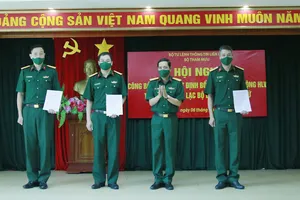 HLV Phạm Minh Dũng (thứ 2 từ trái qua) chính thức nhận nhiệm vụ dẫn dắt đội nữ Bộ Tư lệnh Thông tin. Ảnh: CLB