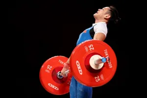 Thạch Kim Tuấn không được tính thành tích ở hạng cân 61kg nam vì thất bại trong cả 3 lần cử đẩy. Ảnh: Getty