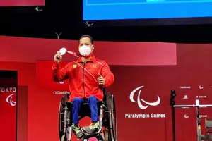 Lực sĩ Lê Văn Công đem về tấm HCB duy nhất cho Thể thao NKT Việt Nam. Ảnh: TC TDTT