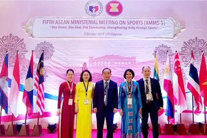 Thứ trưởng Bộ VH-TT-DL Lê Khánh Hải (giữa) cùng các đại biểu Việt Nam dự Hội nghị Bộ trưởng ASEAN về thể thao lần thứ 5-2019. Ảnh: 