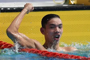 Nguyễn Huy Hoàng phá KLQG 400m tự do ở giải thế giới 2021.