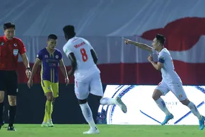 Cả Hải Huy lẫn Moses đều lãnh thẻ vàng thứ 3 từ trận thắng CLB Hà Nội nên sẽ vắng mặt trong trận đấu ở vòng 22