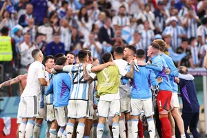 Lionel Messi toả sáng đưa Argentina tiến vào bán kết