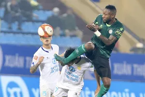 CLB TPHCM thua trận ra quân trên sân Thiên Trường 