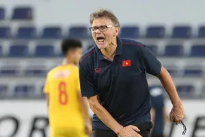 HLV Troussier chỉ còn 4 ngày trước khi chốt danh sách