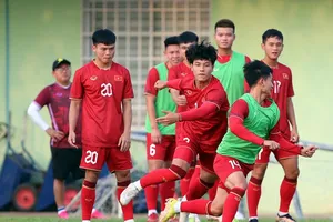 Các cầu thủ U22 Việt Nam thoải mái trong buổi tập ngày 2-5