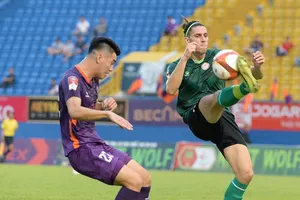 B.Bình Dương và CLB TPHCM vẫn chưa thoát khỏi vùng nguy hiểm