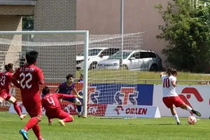 Đội chủ nhà U23 nữ Ba Lan trội hơn về nhiều mặt nên sớm tạo thế trận lấn lướt