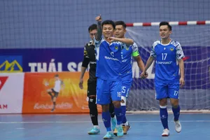 Sahako hâm nóng lại cuộc đua vô địch qua trận thắng cách biệt trước Khánh Hòa