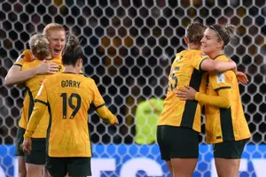 Niềm vui của các cầu thủ Australia khi giành vé vào tứ kết. Ảnh: FIFA