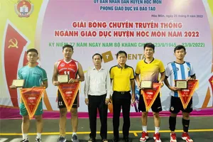 Các đội bóng tham dự giải năm 2022. Ảnh: PHÚC NGUYỄN