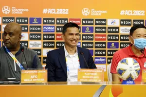 Kiatisak được lãnh đạo CLB CAHN nhắm đến thay cho HLV Polking