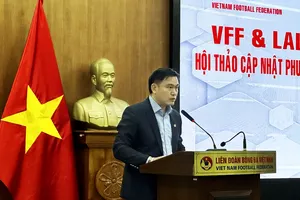 Phó Chủ tịch VFF Trần Anh Tú phát biểu tại Hội thảo