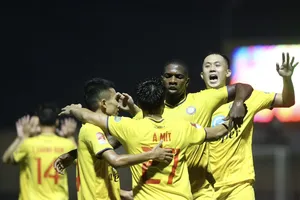 Niềm vui của Thanh Hóa khi giành chiến thắng cách biệt trên sân nhà. Ảnh: MINH HOÀNG