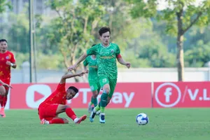 Hoàng Đức cùng đồng đội ở Ninh Bình có chiến thắng thứ 5 liên tiếp từ đầu giải đấu. ẢNH: PVF