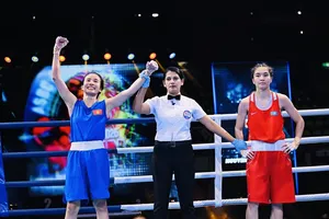 Võ sĩ trẻ Ngọc Trân (trái) giành HCV tại Sri Lanka. Ảnh: ASBC