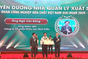 Ông Ngô Văn Đông - TGĐ Cty CPPB Bình Điền - được vinh danh là Nhà quản lý xuất sắc Tập đoàn Công nghiệp Hóa chất Việt Nam giai đoạn 2020-2025.