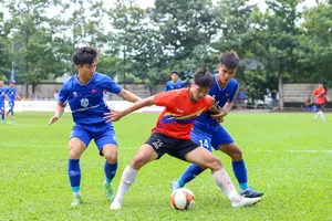 U21 TPHCM (áo đỏ) chơi ấn tượng ở vòng đấu bảng. Ảnh: VFF