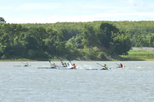 Ngay sau lễ khai mạc, các đội bước vào tranh tài ở những lượt thi đấu chung kết ở nội dung 200m. Ảnh: TRÚC GIANG