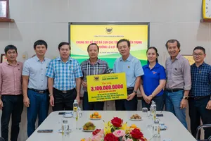 Ban Tổng Giám đốc Công ty Cổ phần Phân bón Bình Điền đã phát động quyên góp cho gói Hỗ trợ khẩn cấp trị giá 3,1 tỷ dồng.