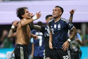 Lautaro Martinez là người ấn định màn lội ngược dòng ngoạn mục cho Argentina. Ảnh: THX