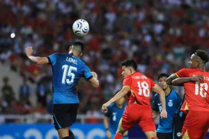 Các cầu thủ Việt Nam không thể ghi bàn vào lưới Singapore. ẢNH: MINH HOÀNG