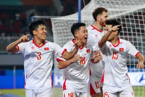 Các cầu thủ Việt Nam ăn mừng bàn thắng. Ảnh: TÔ AN