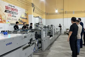 Dây chuyền sản xuất bao bì của Cty Lê Quang Lộc được đầu tư máy móc hiện đại.