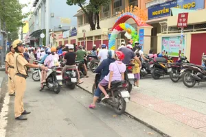 TPHCM nâng cao nhận thức về đội mũ bảo hiểm nơi học sinh