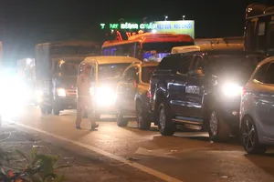 Bến Tre kẹt xe gần 10km