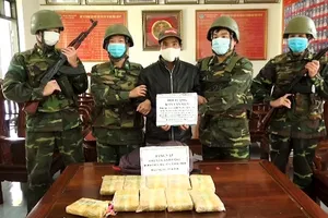 Bắt quả tang đối tượng vận chuyển 60.000 viên ma túy tổng hợp qua biên giới