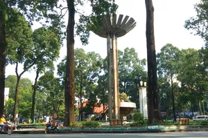 Hồ Con Rùa thành phố đi bộ, đường Nguyễn Thượng Hiền thành phố “ăn vặt”