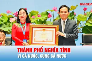 Podcast bản tin 17 giờ 30-11: Biểu dương tập thể, cá nhân hỗ trợ đồng bào miền Trung vượt qua thiên tai