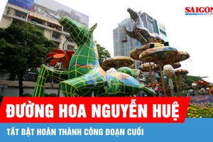 Tất bật công đoạn cuối hoàn thành Đường hoa Nguyễn Huệ