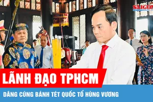 Lãnh đạo TPHCM dâng cúng bánh tét Quốc tổ Hùng Vương