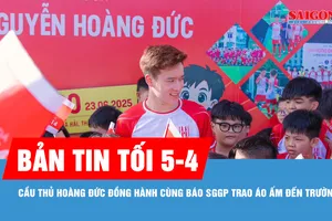 Bản tin tối 5-4: Cầu thủ Hoàng Đức đồng hành cùng Báo SGGP trao Áo ấm đến trường