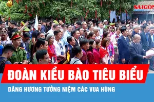 Đoàn kiều bào tiêu biểu dâng hương tưởng niệm các Vua Hùng