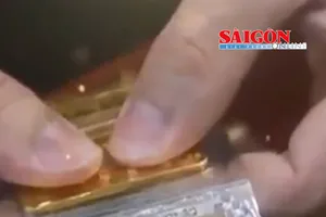 Chiều 6-5, giá vàng miếng SJC giảm 1,5 triệu đồng/lượng cả 2 chiều mua và bán so với sáng nay, niêm yết ở mức 163 triệu đồng/lượng mua vào và 166 triệu đồng/lượng bán ra. Giá vàng nhẫn 9999 cũng thu hẹp đà tăng so với buổi sáng. 