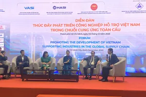 Các diễn giả tham gia thảo luận tại diễn đàn. Ảnh: THANH DUNG