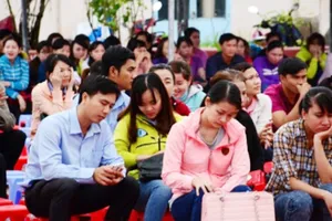 Các thí sinh tham dự kỳ thi công chức. Ảnh: camau.gov.vn