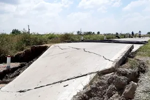 Đê biển Tây bị sụp lún nghiêm trọng
